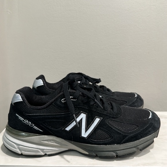 New Balance Shoes - New Balance 990 V4 Black size 9 made in USA
